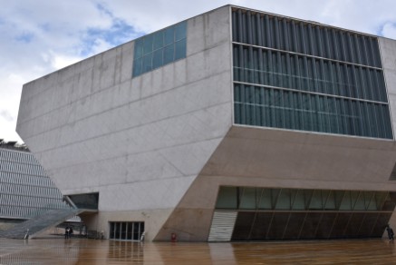 Casa da Musica - Rem Koolhaas - qui a fait couler autant d'encre que la Philharmonie de Paris